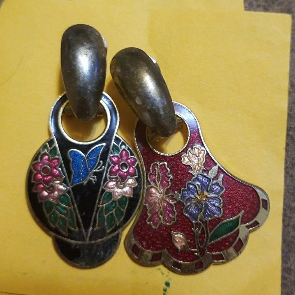 Estate Clip Earrings  1 set old old old
